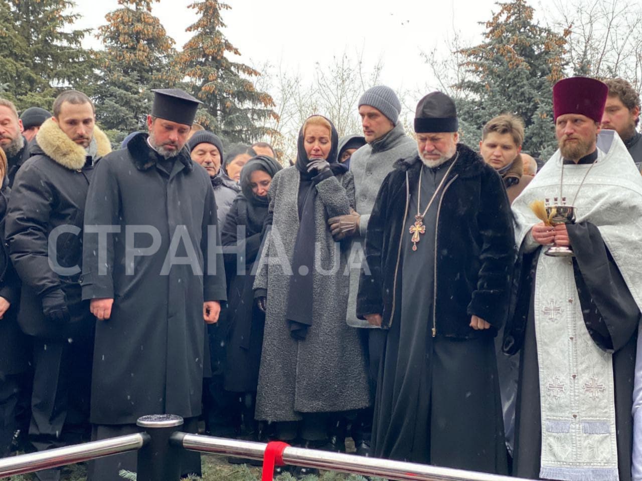 началась церемония погребения на втором городском кладбище